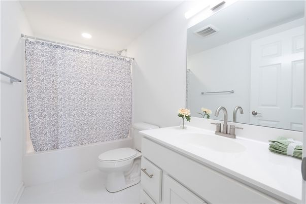 Bathroom, Interior, Recessed Lighting