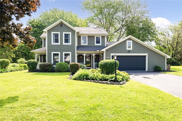 Attached, Exterior, Facade, Farmhouse