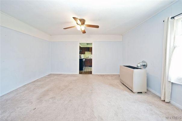 Empty room, Interior
