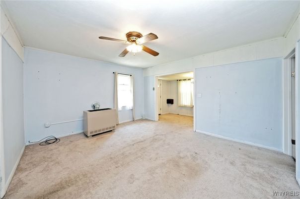 Empty room, Interior