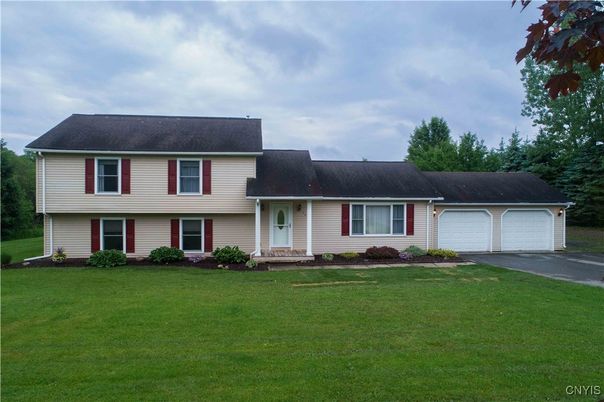 Attached, Exterior, Facade, Split Level