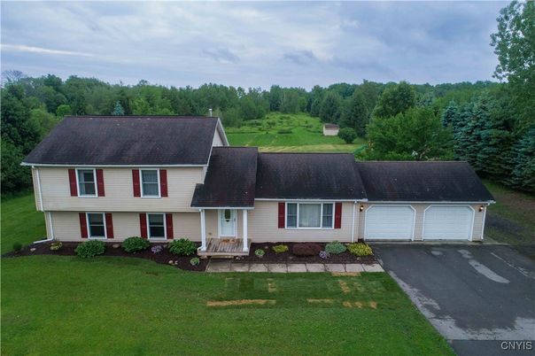 Attached, Exterior, Facade, Cape Cod