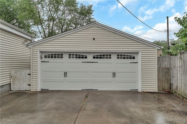 Detached Garage, Exterior