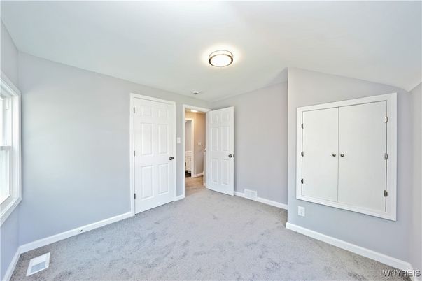 Empty room, Interior