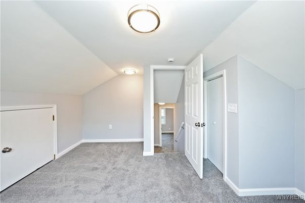 Empty room, Interior