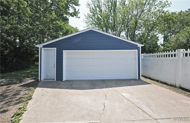 Detached Garage, Exterior