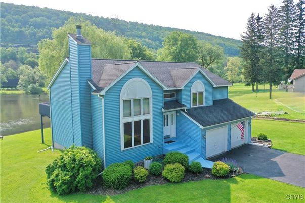 Attached, Backyard, Exterior, Facade, Queen Anne Victorian