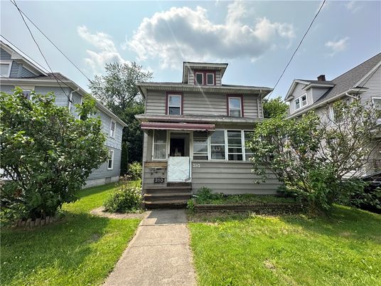 Exterior, Facade, American Foursquare