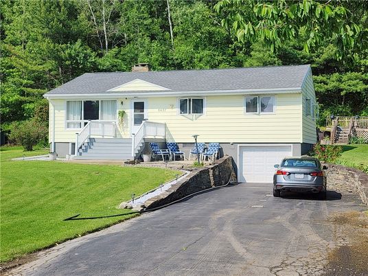 Attached, Exterior, Facade, Raised Ranch
