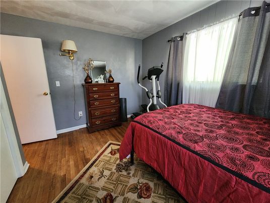 Bedroom, Fitness Equipment, Interior, Wood Texture Flooring