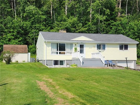 Backyard, Exterior, Facade, Raised Ranch