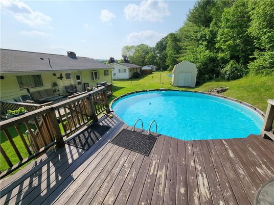 Exterior, Pool