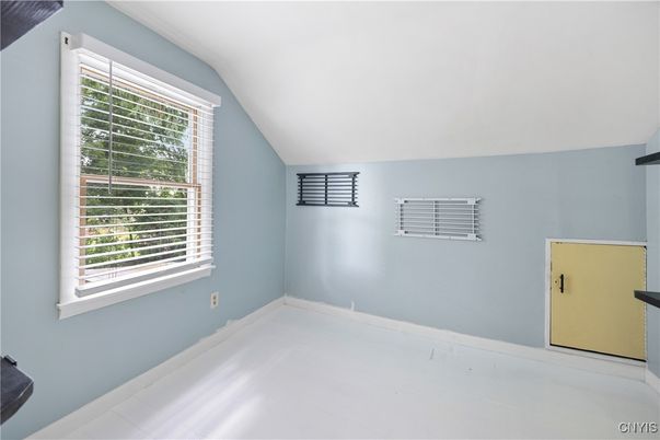 Empty room, Interior