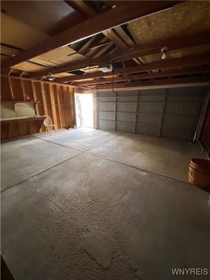 Garage, Interior, Wooden Beams