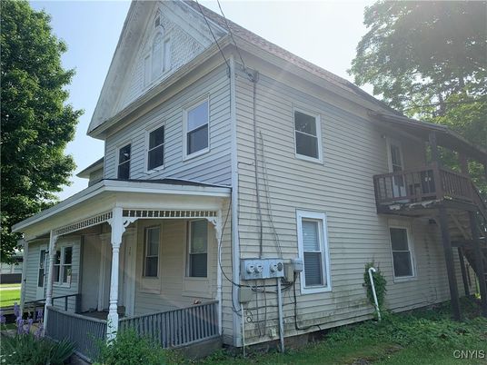 Exterior, Facade, Queen Anne Victorian