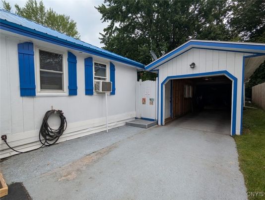 Detached Garage, Exterior
