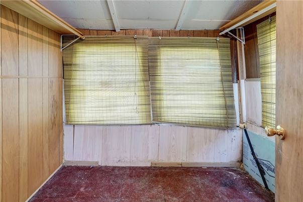 Empty room, Interior