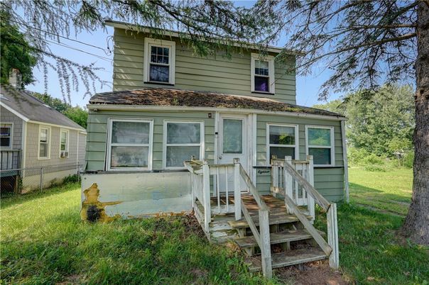 Exterior, Facade, American Foursquare