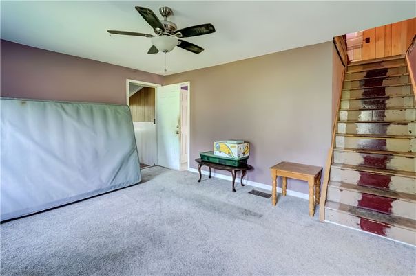 Empty room, Interior