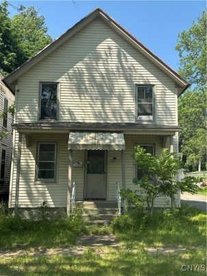 Exterior, Facade, Farmhouse