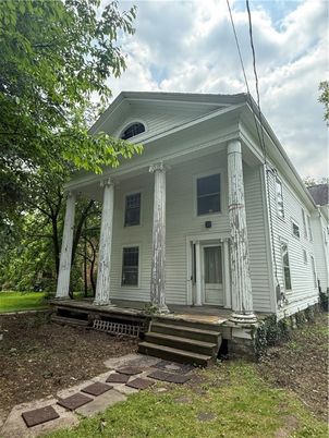 Exterior, Facade, Queen Anne Victorian