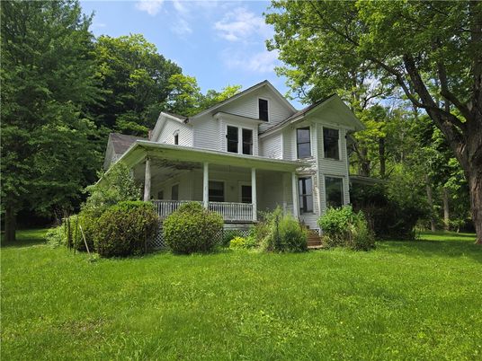 Backyard, Exterior, Facade, Queen Anne Victorian