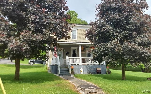 Backyard, Exterior, Facade, American Foursquare