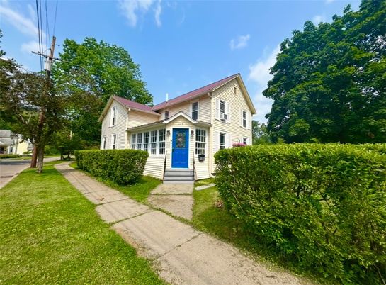 Backyard, Exterior, Facade, Queen Anne Victorian