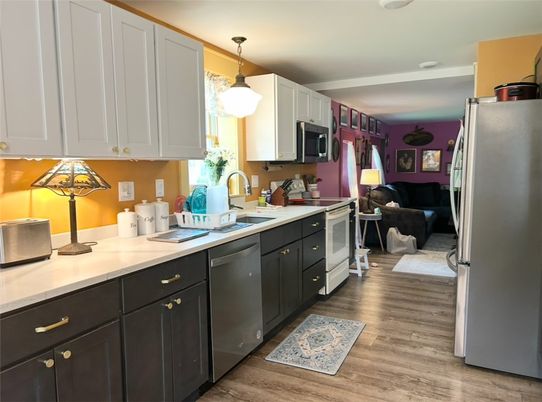 Interior, Kitchen, Living room, Pendant Lights, Wood Texture Flooring
