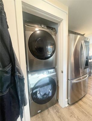 Interior, Utility Closets, Washer, Wood Texture Flooring
