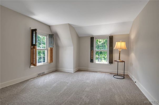 Empty room, Interior