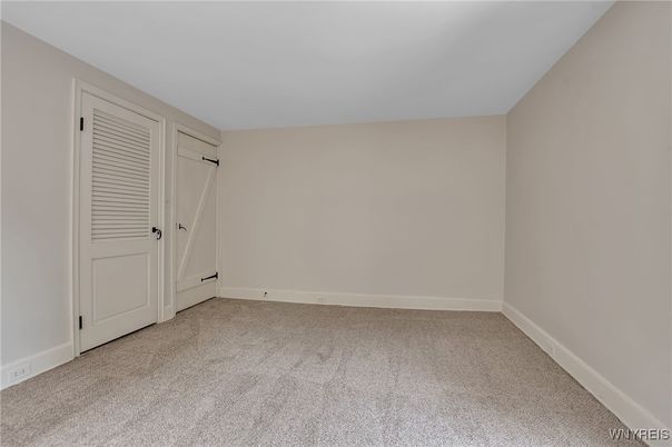Empty room, Interior