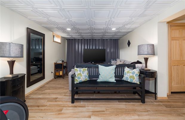 Interior, Recessed Lighting, Wood Texture Flooring