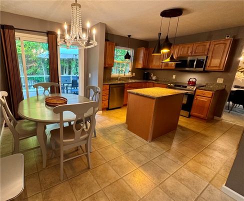 Chandelier, Dining room, Interior, Kitchen, Pendant Lights, Stainless Steel Appliances