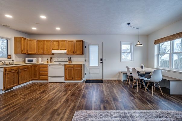 Dining room, Interior, Kitchen, Pendant Lights, Recessed Lighting, Wood Texture Flooring