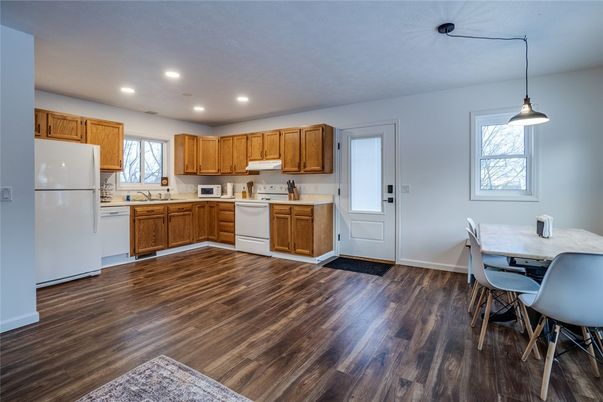 Dining room, Interior, Kitchen, Pendant Lights, Recessed Lighting, Wood Texture Flooring
