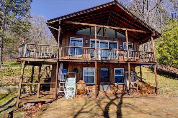 Exterior, Facade, Log Home