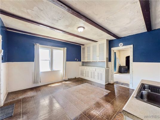 Empty room, Interior, Wooden Beams