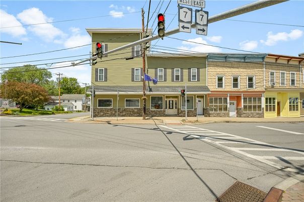 Exterior, Facade, Rowhouse