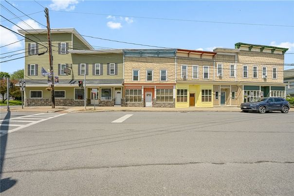Exterior, Facade, Rowhouse