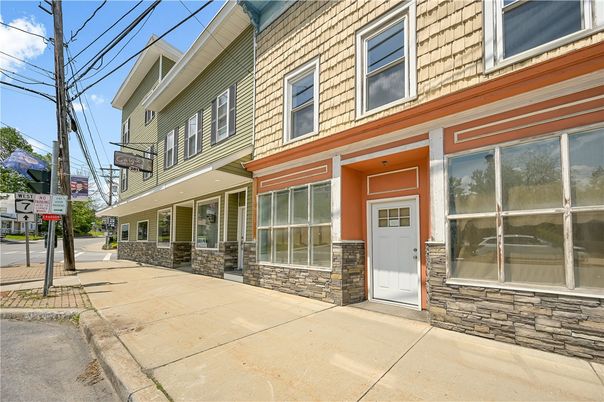 Exterior, Facade, Rowhouse