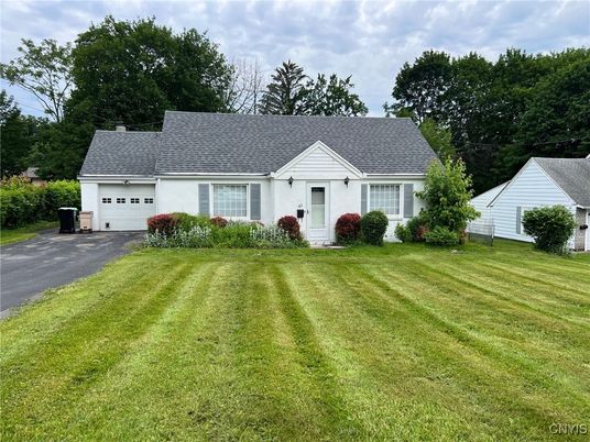 Attached, Exterior, Facade, Cape Cod