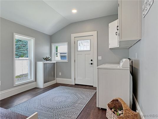 Interior, Recessed Lighting, Washer, Wood Texture Flooring