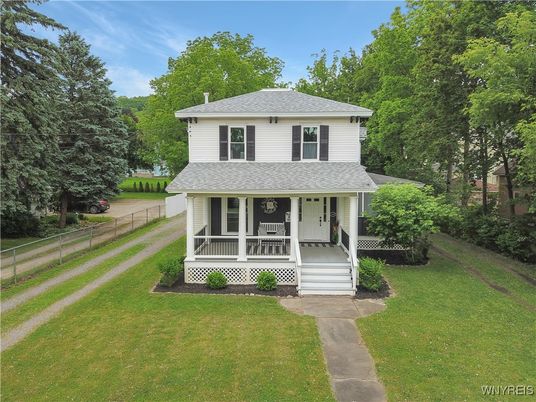 Backyard, Exterior, Facade, American Foursquare