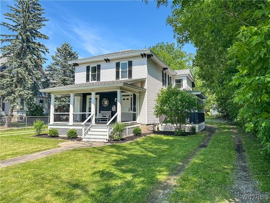 Backyard, Exterior, Facade, American Foursquare