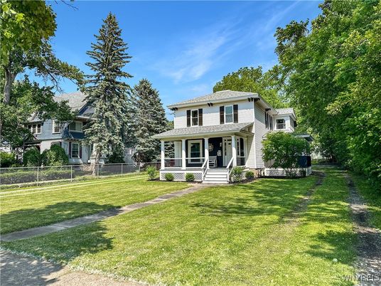 Backyard, Exterior, Facade, American Foursquare
