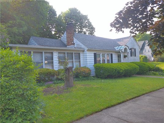 Exterior, Facade, Cape Cod