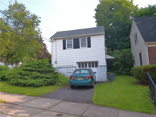 Attached, Exterior, Facade, Split Level