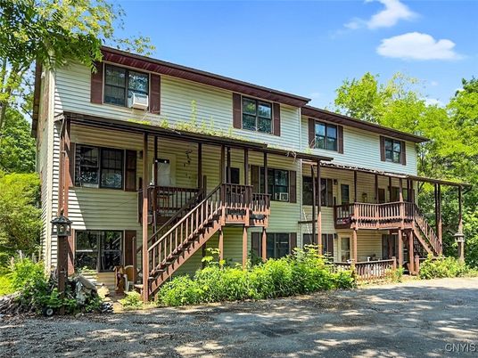 Exterior, Facade, Rowhouse