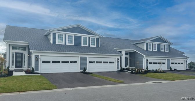 Attached, Exterior, Facade, American Craftsman